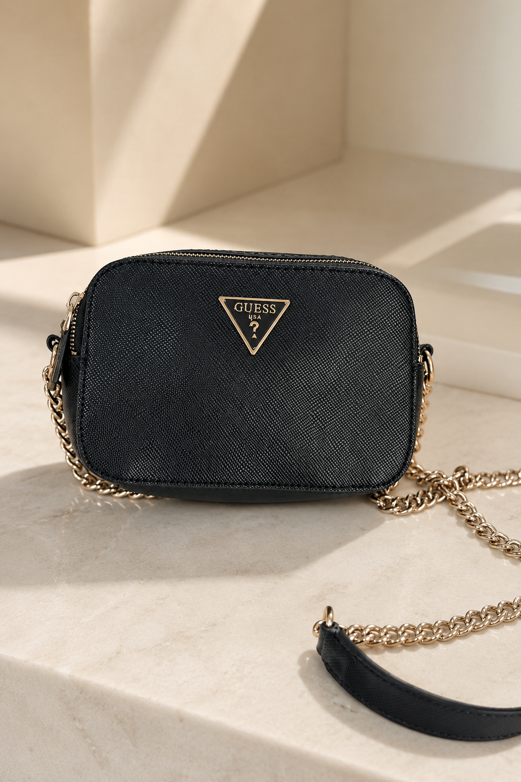 Guess — Camera Bag e zezë me zinxhir