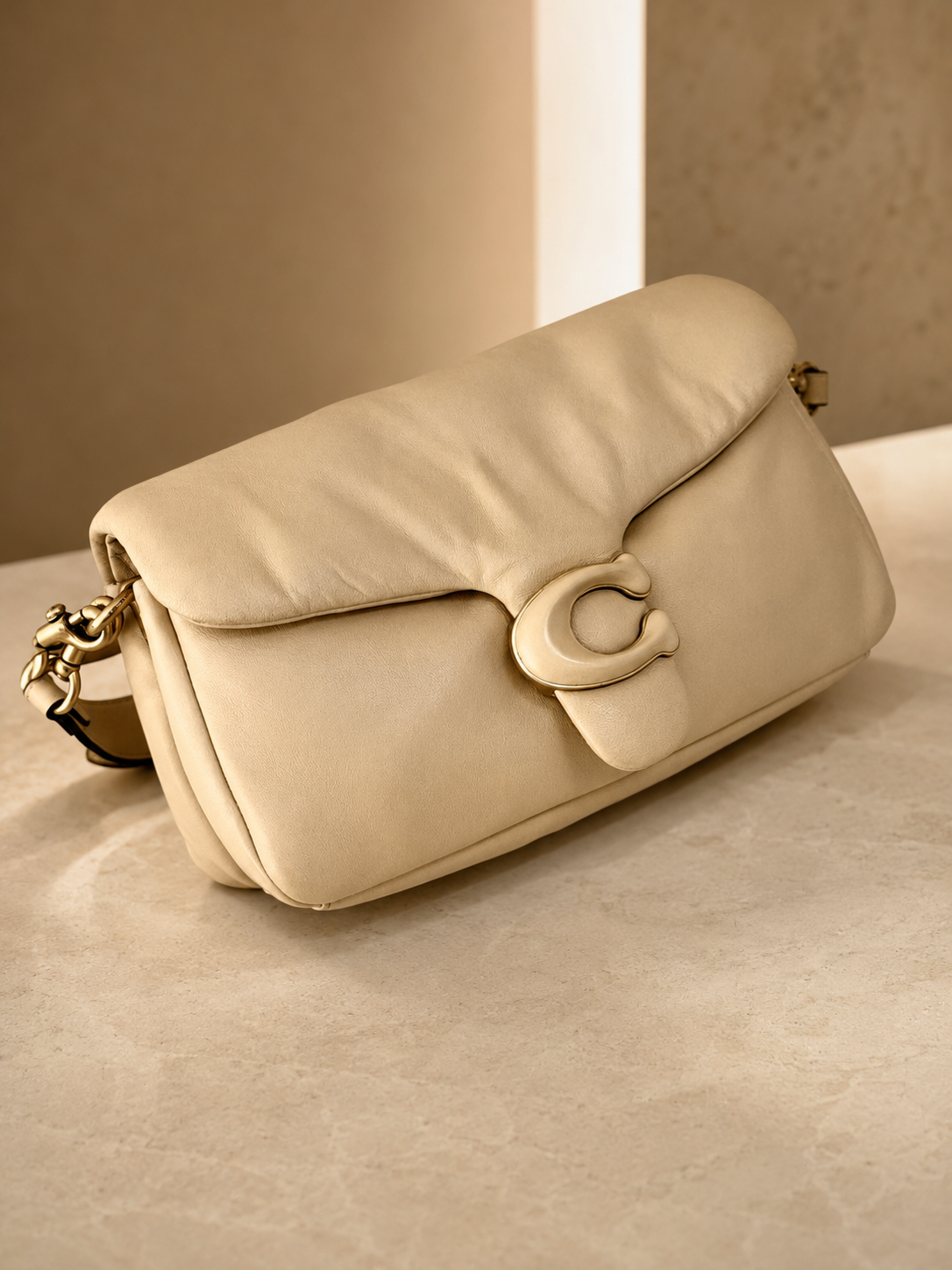 Coach — Pillow Tabby 26 Beige